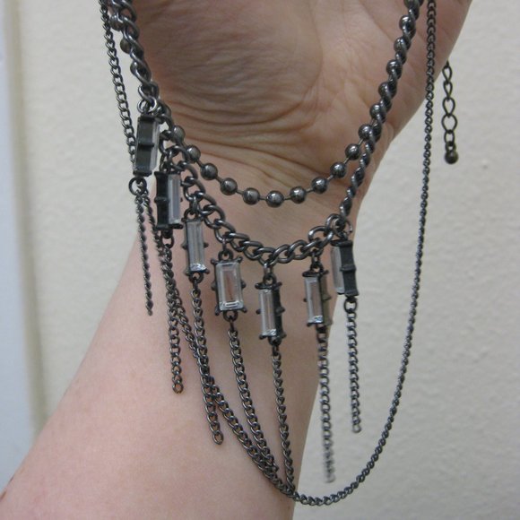 NWOT Guess rhinestone chain statement necklace - Picture 3 of 4